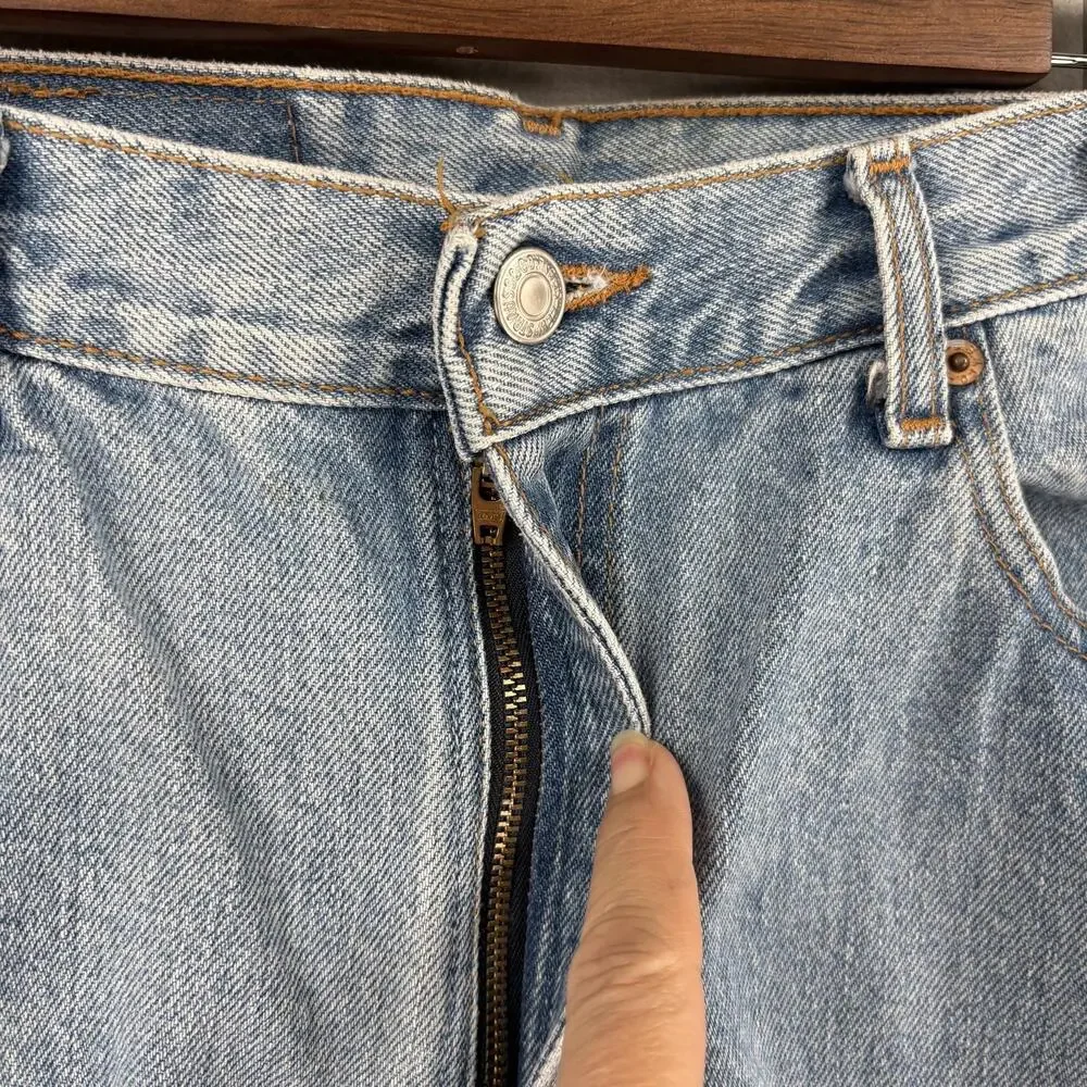 Vintage Levis 505 Jeans Mens 33x29 Light Wash Blue Denim Straight Leg USA 90s